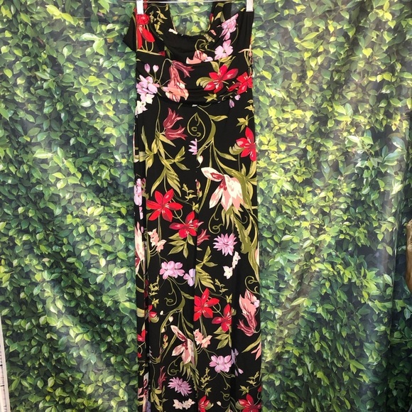 Floral Halter Neck jumpsuit - Black and Pink - Picture 15 of 16